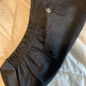 Lululemon size 6 In The Flow Crop Tight leggings Ribbed Ruched black.